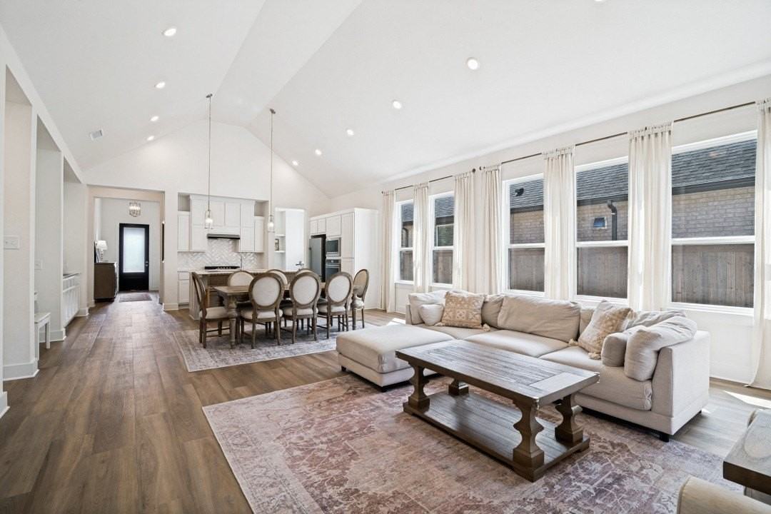 1046 Bearing St - Photo 2 of 30