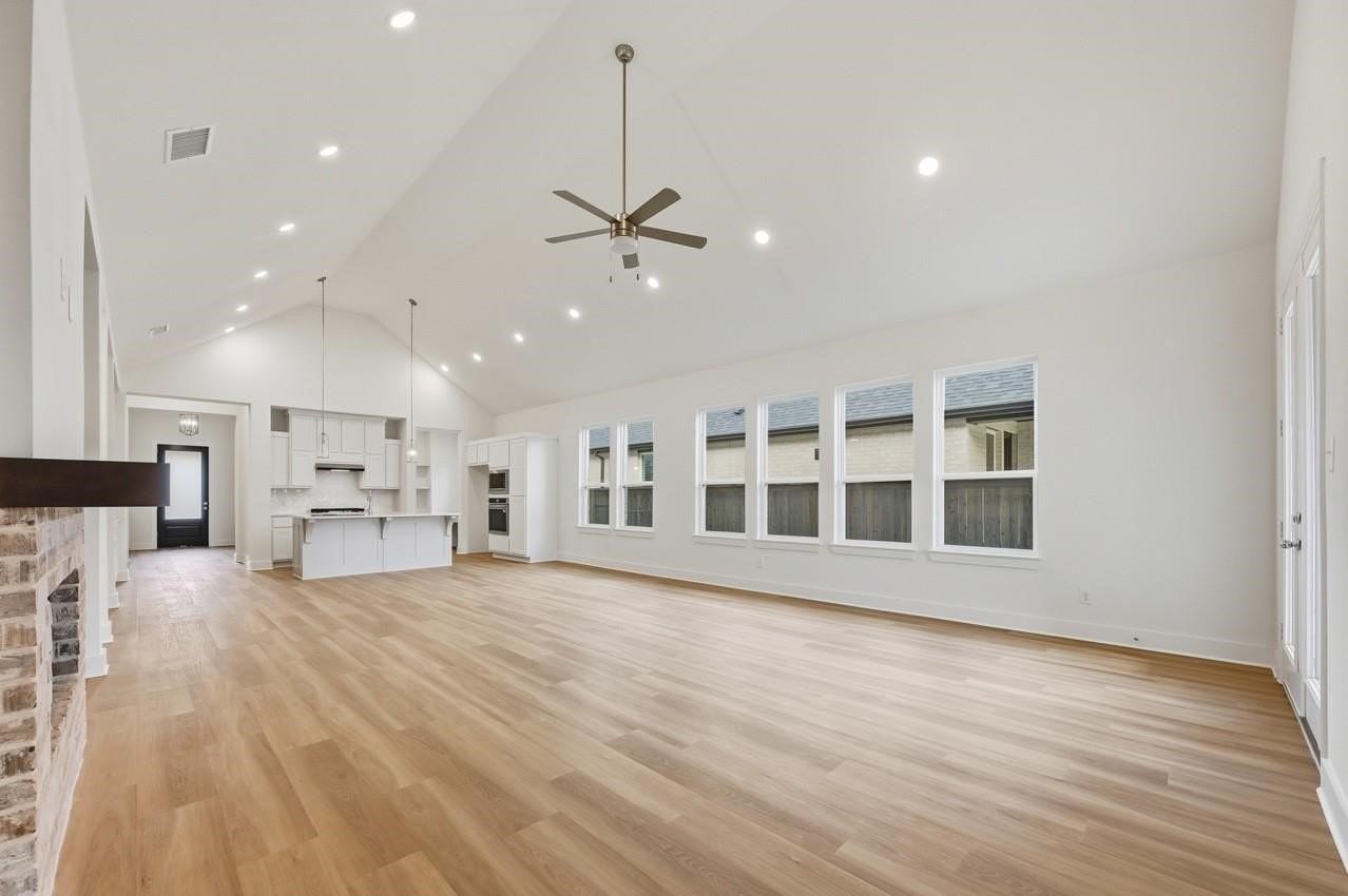 1046 Bearing St - Photo 3 of 30