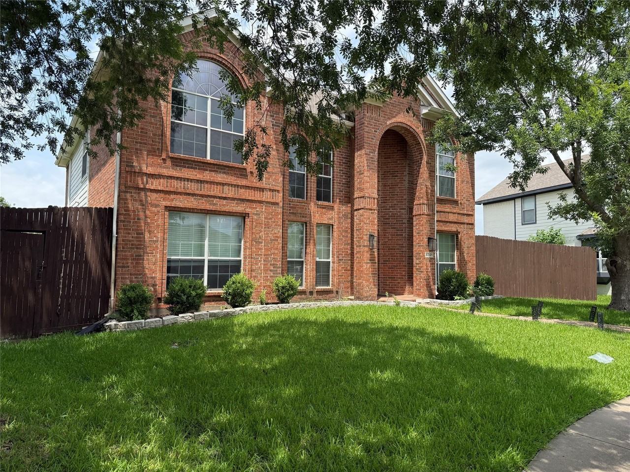 6501 Matson Dr - Photo 2 of 22
