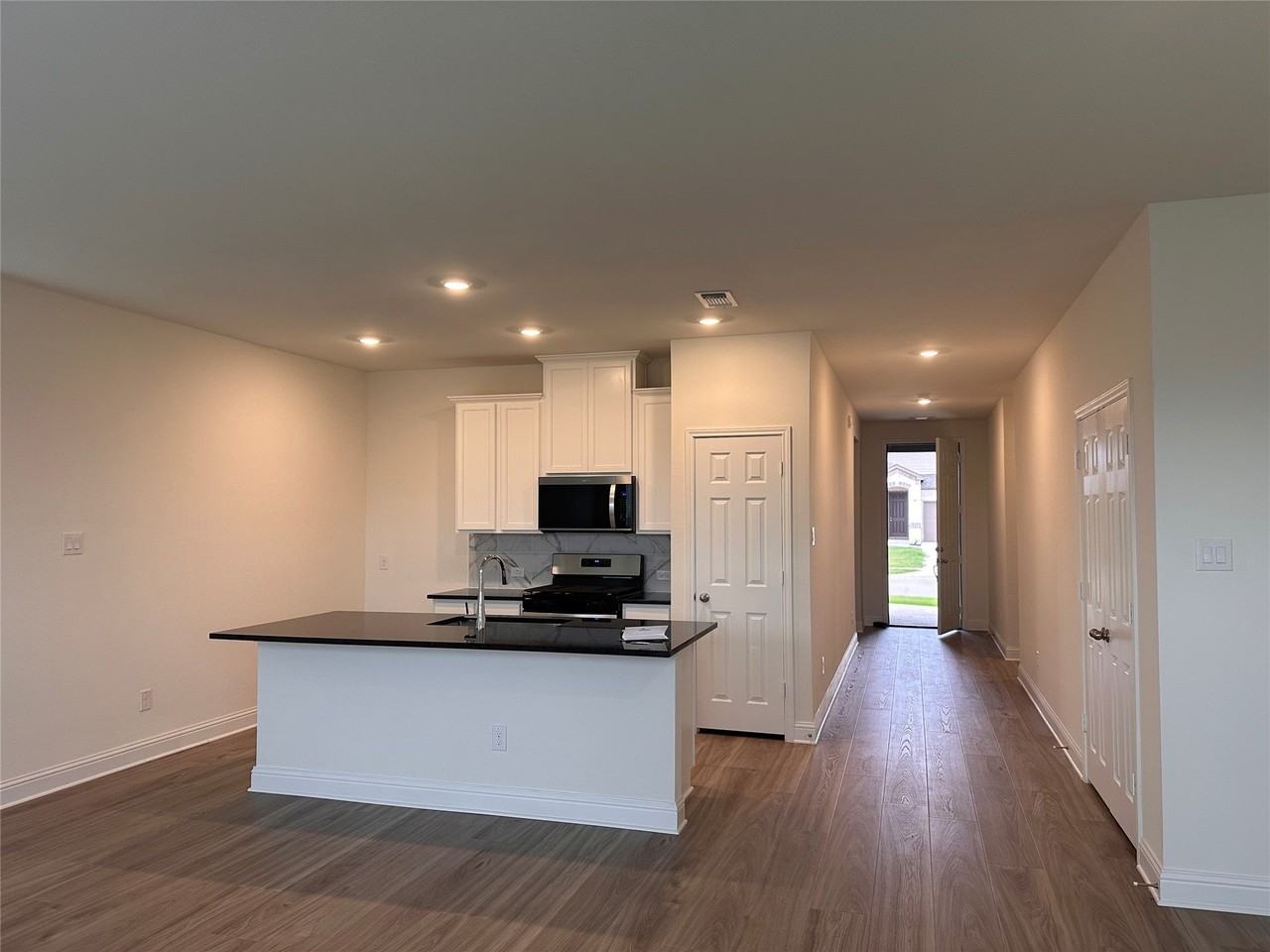 649 Saxony Dr - Photo 5 of 8