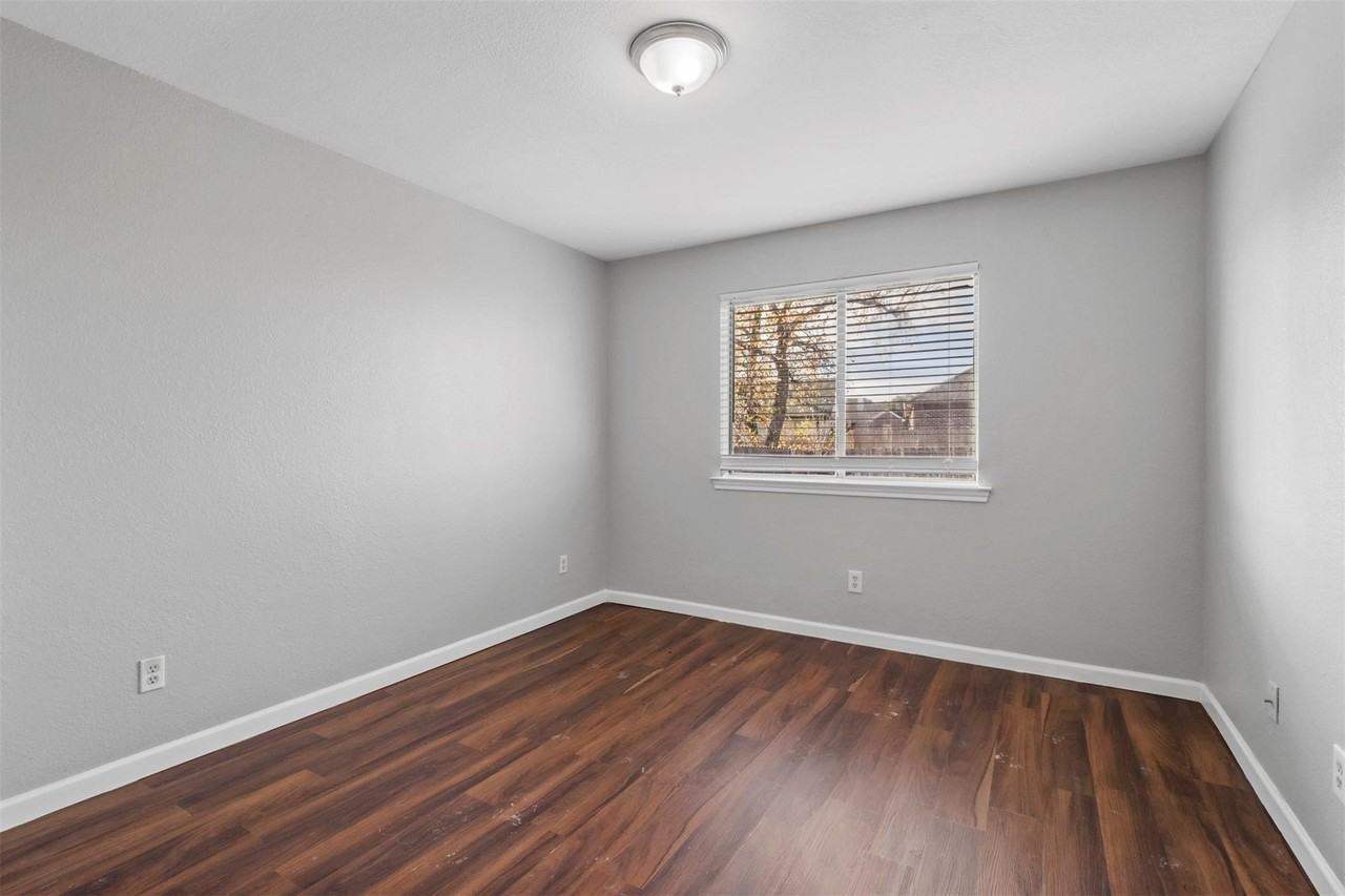 1716 Manor Garden Curv - Photo 6 of 16