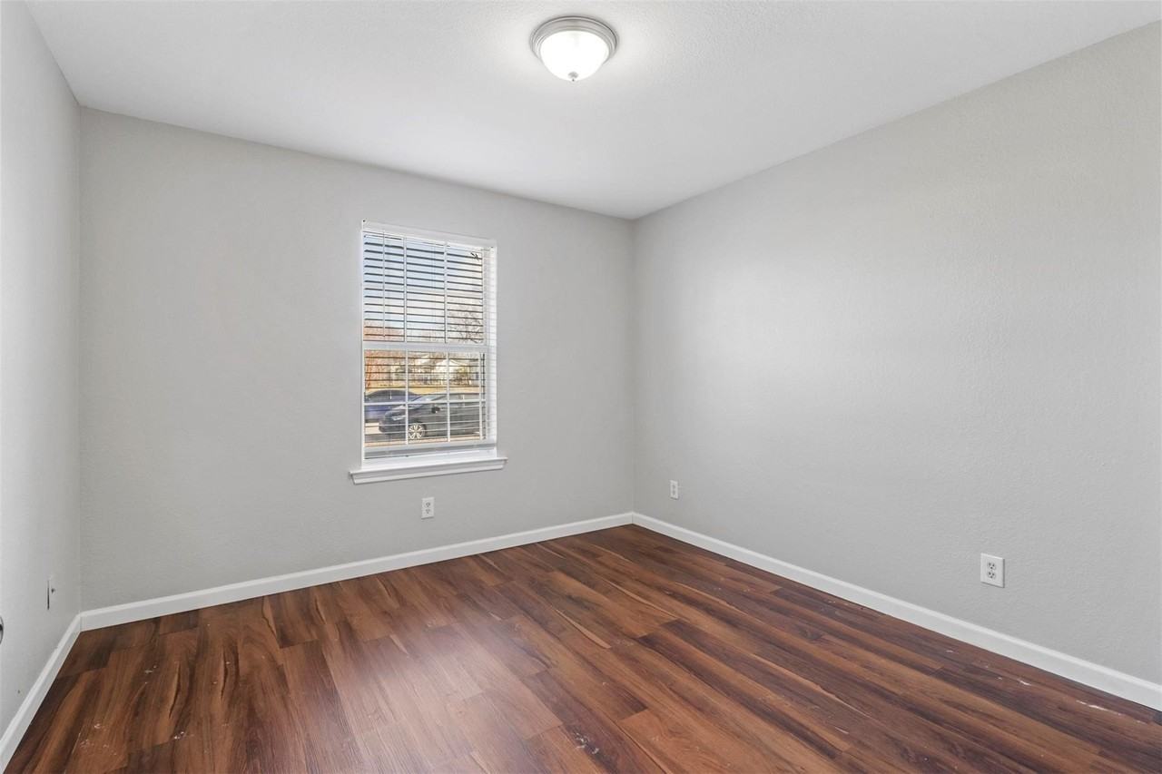 1716 Manor Garden Curv - Photo 7 of 16