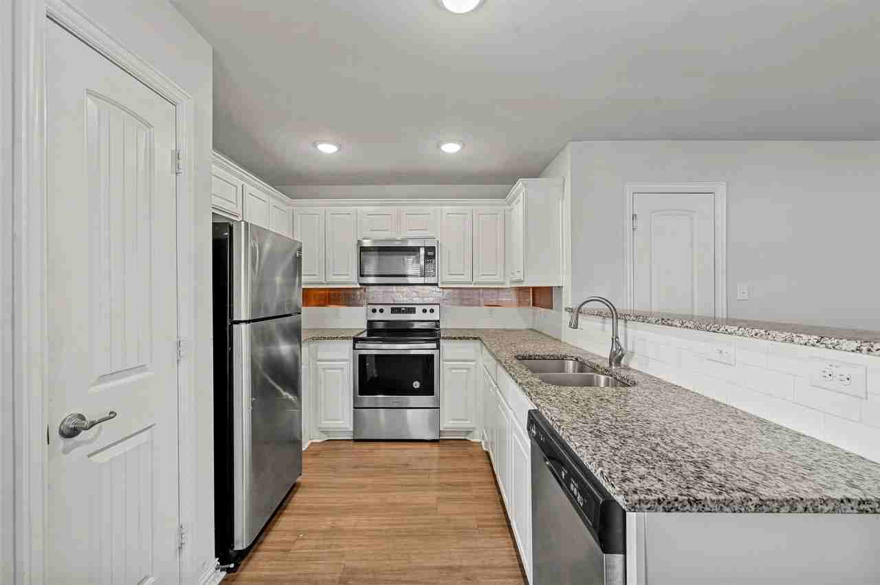 727 W Johnson St #A - Photo 4 of 22