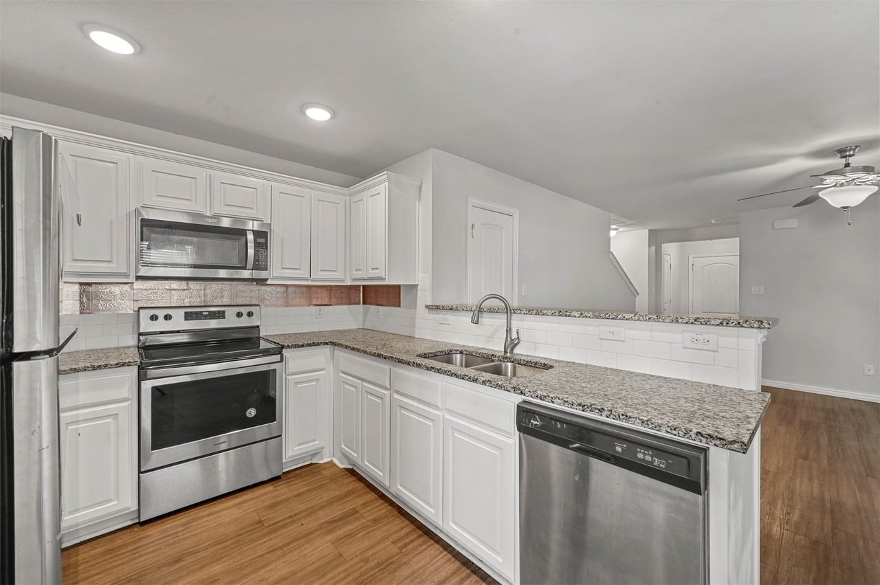 727 W Johnson St #A - Photo 5 of 22