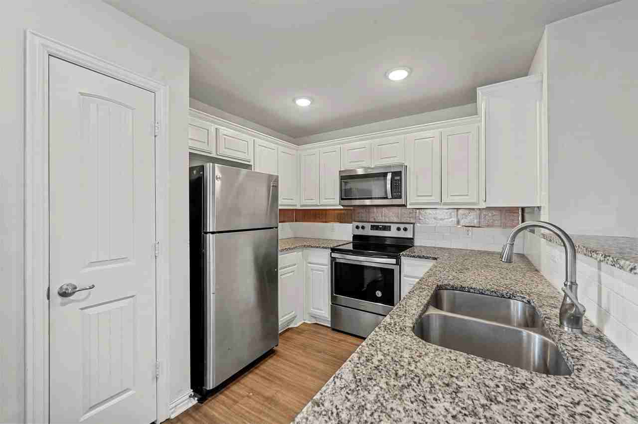 727 W Johnson St #A - Photo 6 of 22