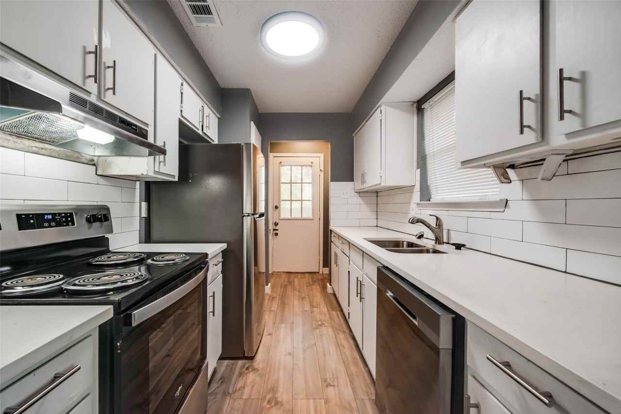 4919 Geddes Ave - Photo 6 of 19