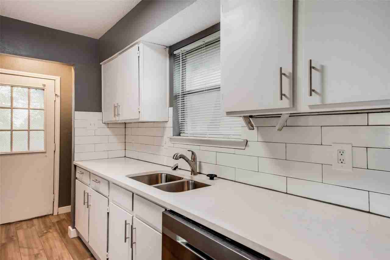 4919 Geddes Ave - Photo 7 of 19