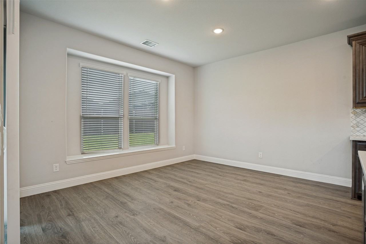 812 Woodview Ct - Photo 5 of 30