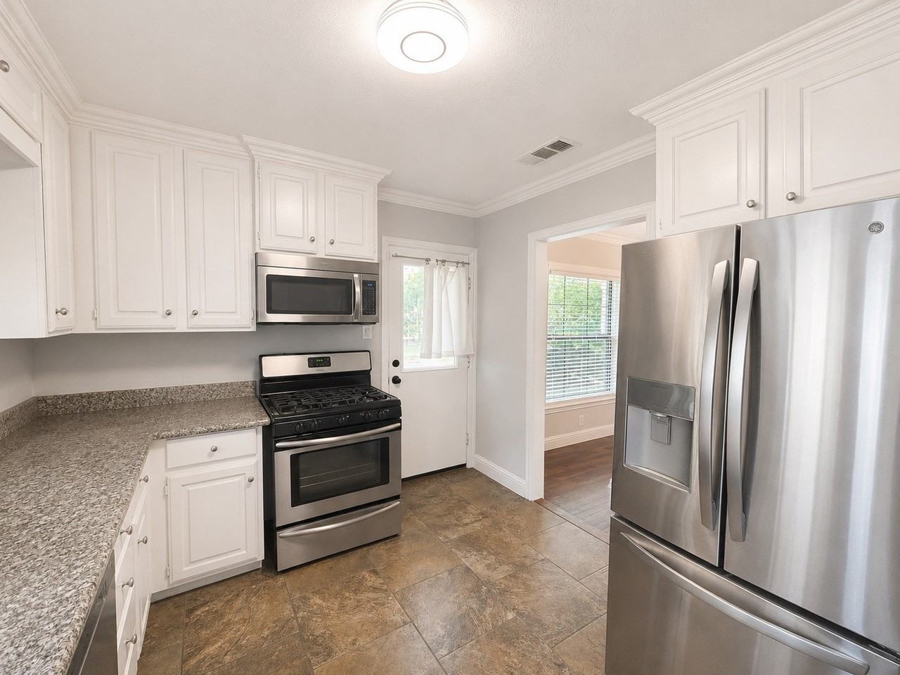 3835 Hawick Ln - Photo 2 of 9