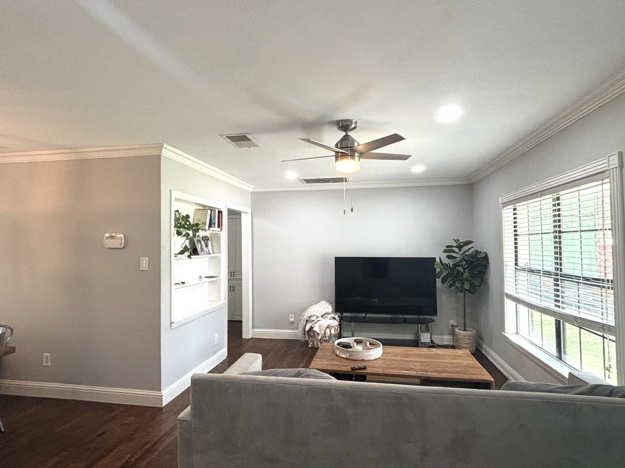 3835 Hawick Ln - Photo 5 of 9