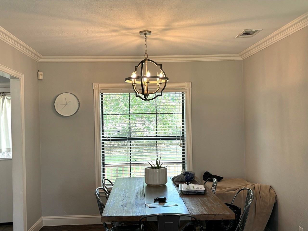 3835 Hawick Ln - Photo 7 of 9