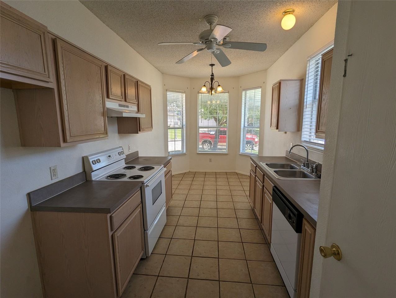 6367 Stonewater Bend Trl - Photo 4 of 14