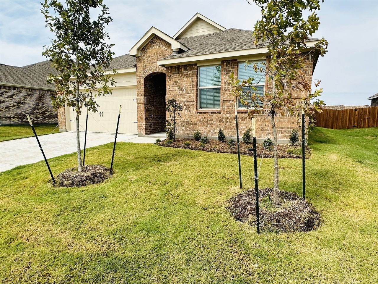 239 Jenkinson Dr - Photo 2 of 24