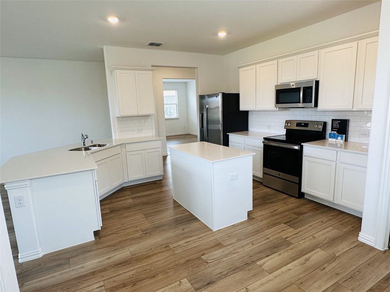 239 Jenkinson Dr - Photo 4 of 24