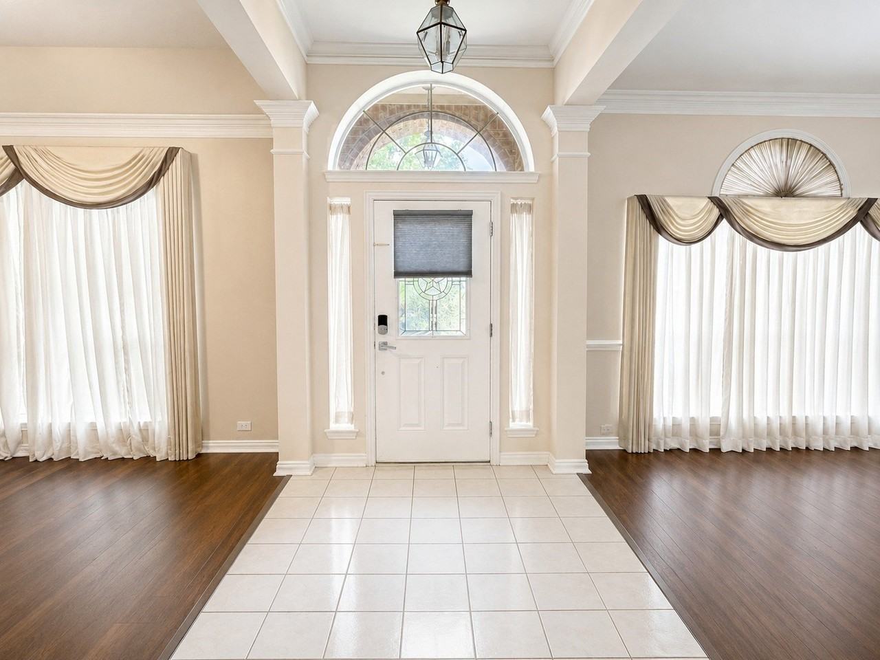 1405 Meadow Dr - Photo 3 of 17