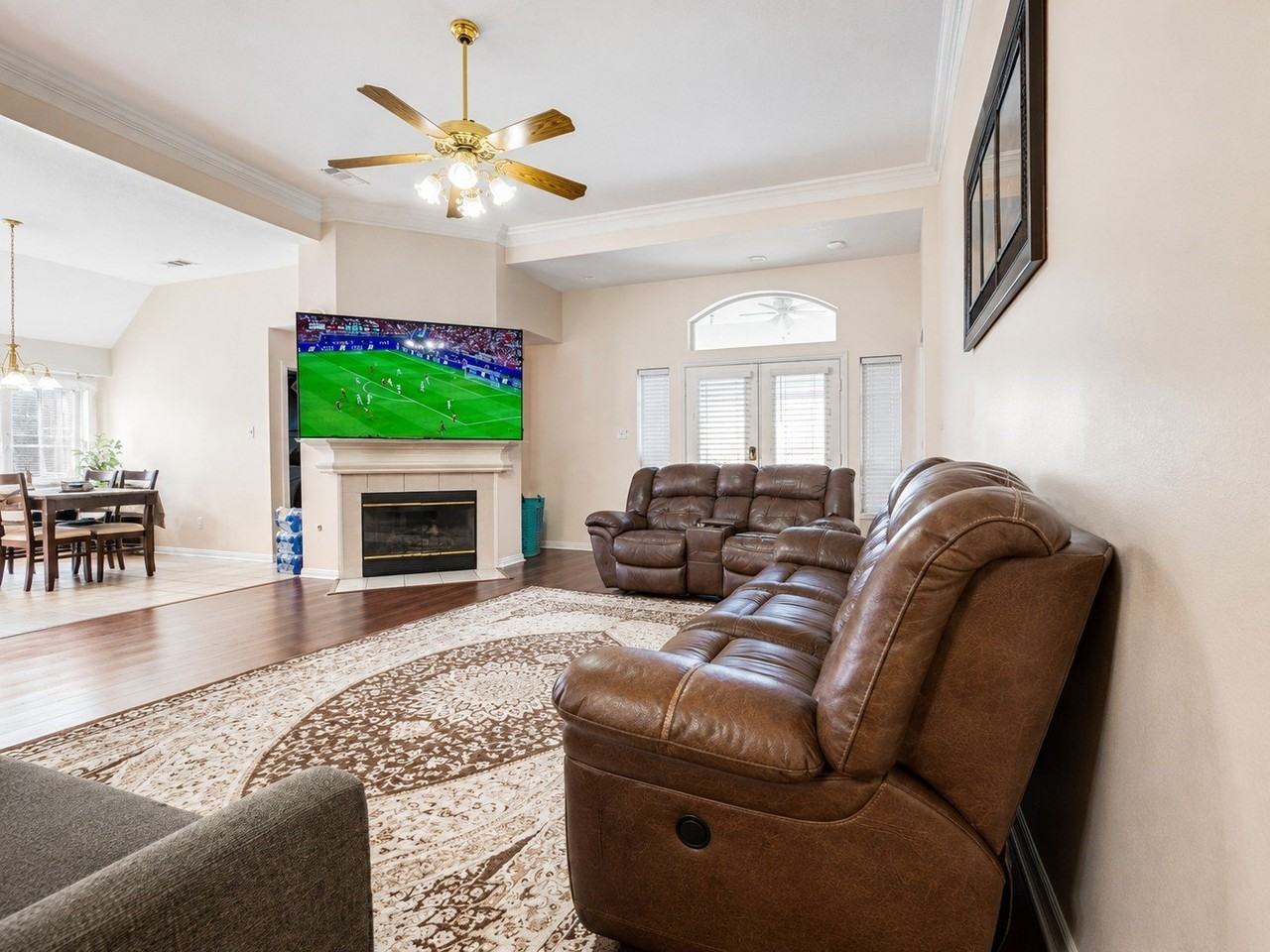 1405 Meadow Dr - Photo 4 of 17