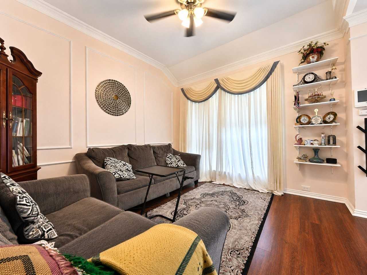 1405 Meadow Dr - Photo 5 of 17