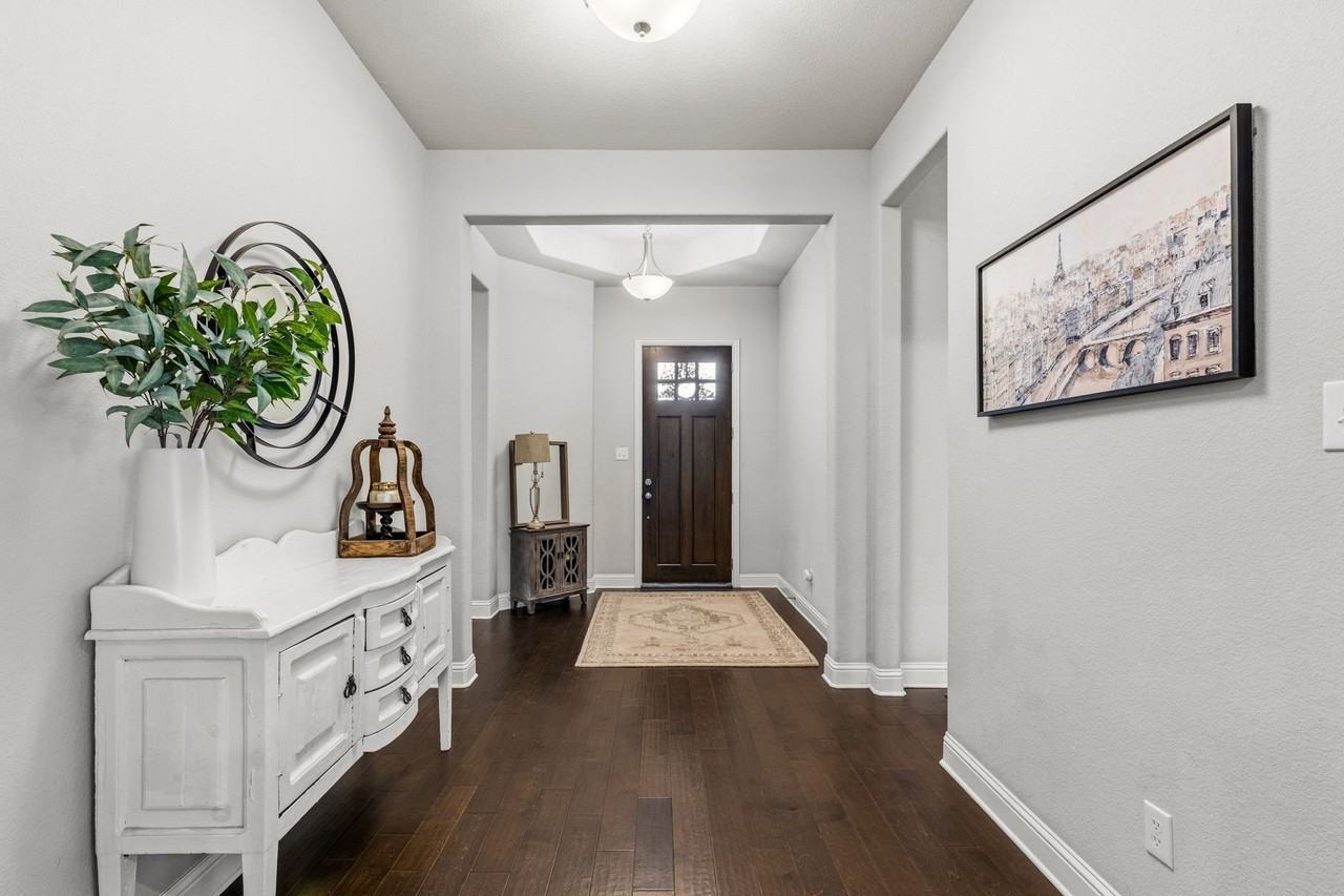 3828 Pine Valley Ln - Photo 2 of 40