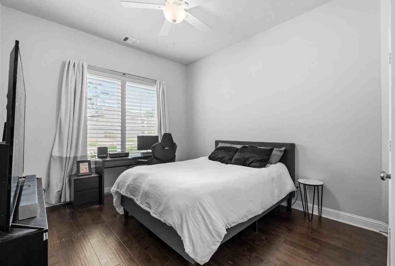 3828 Pine Valley Ln - Photo 4 of 40