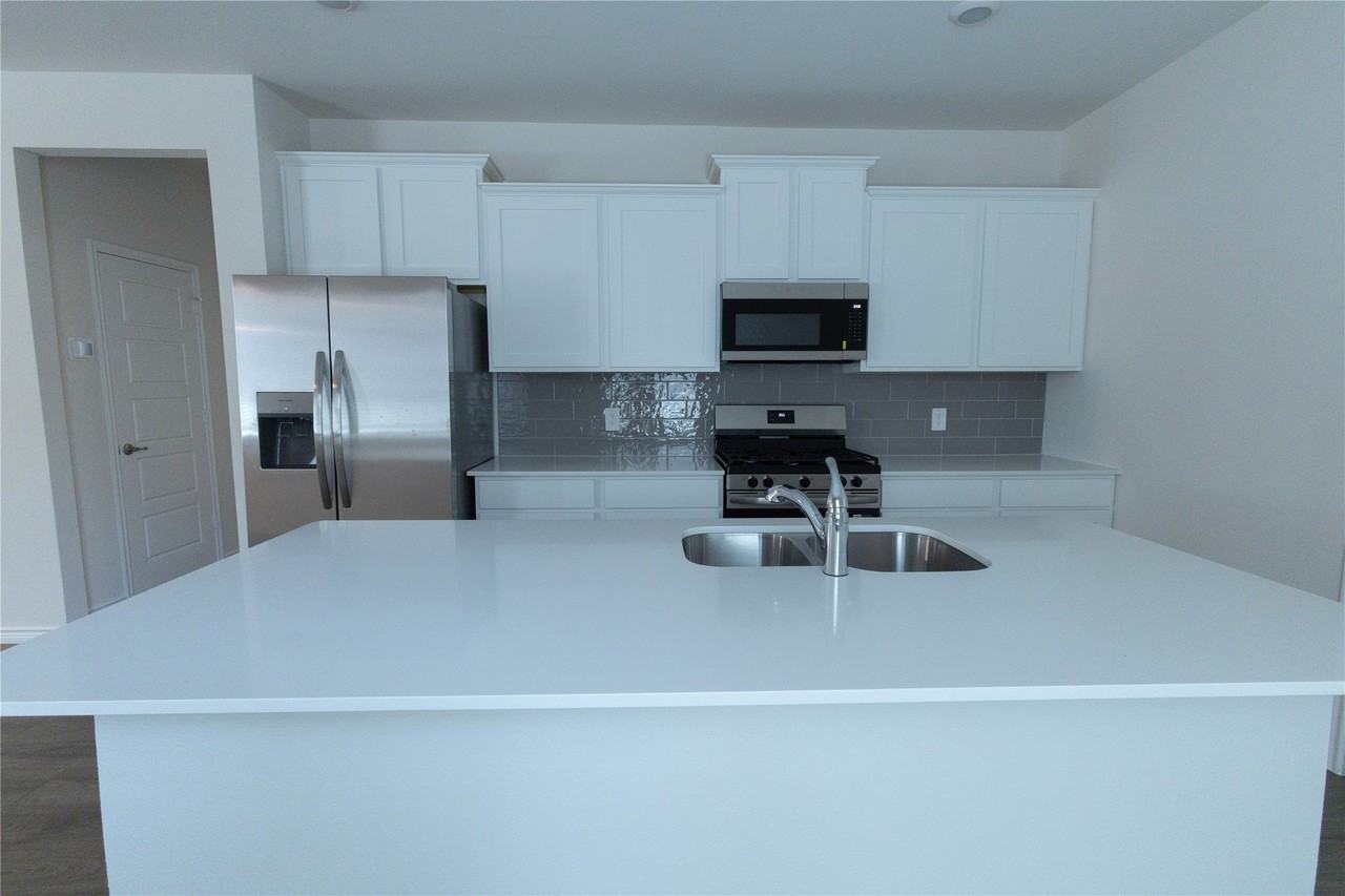 2617 Lewisville Rd - Photo 3 of 11