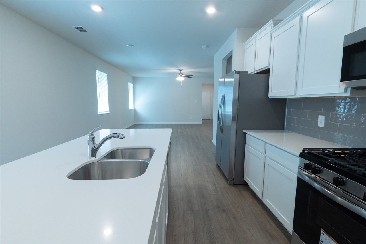 2617 Lewisville Rd - Photo 4 of 11