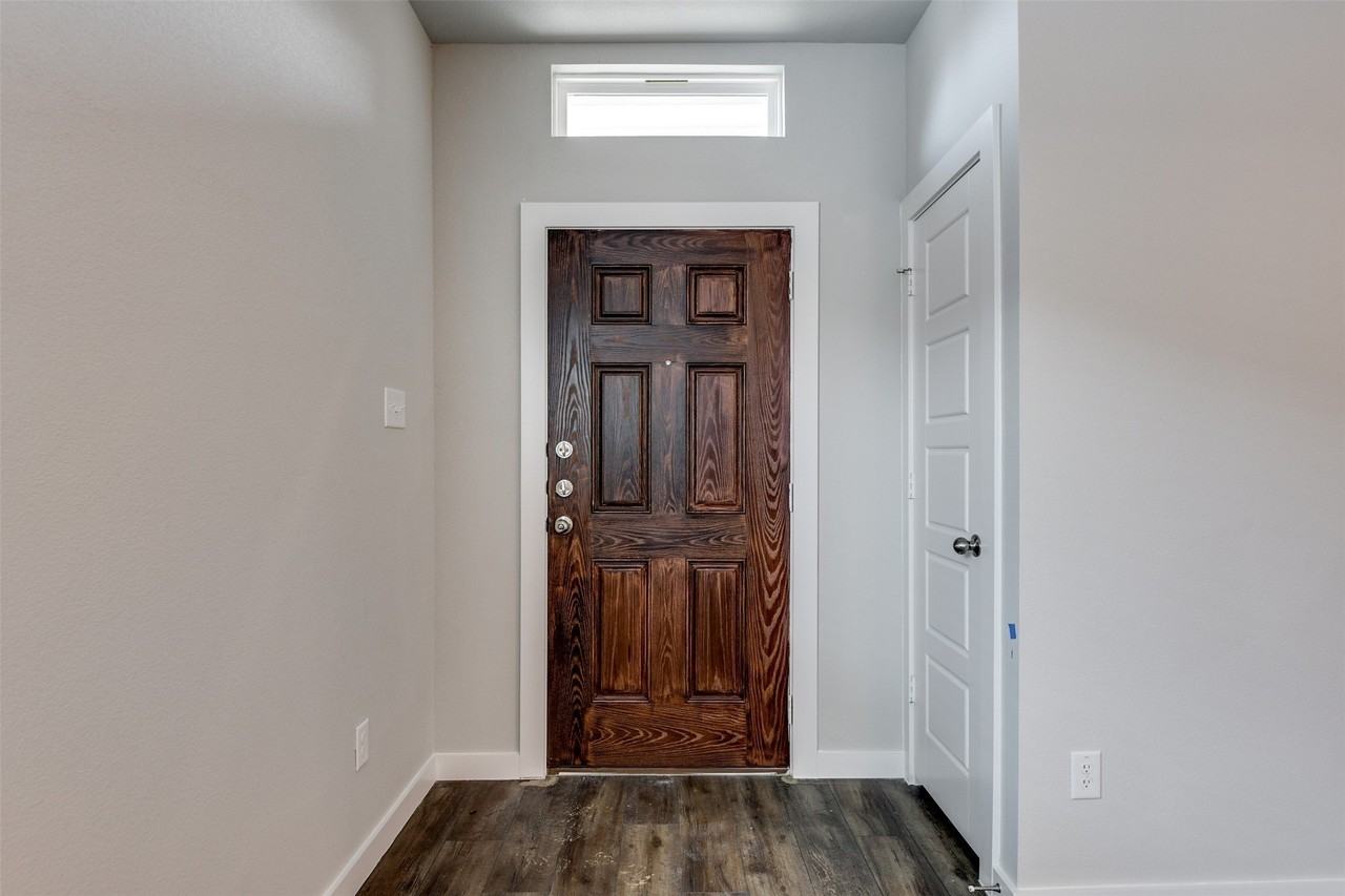 609 Blackland Dr - Photo 4 of 22