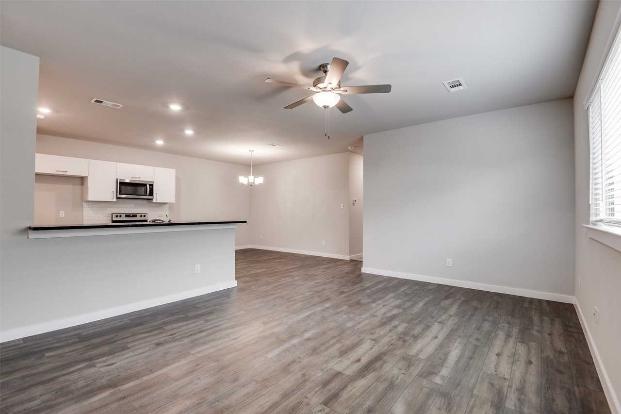 609 Blackland Dr - Photo 5 of 22