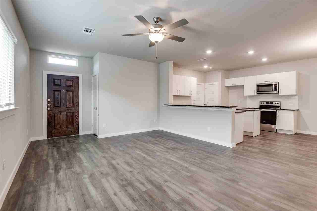609 Blackland Dr - Photo 6 of 22