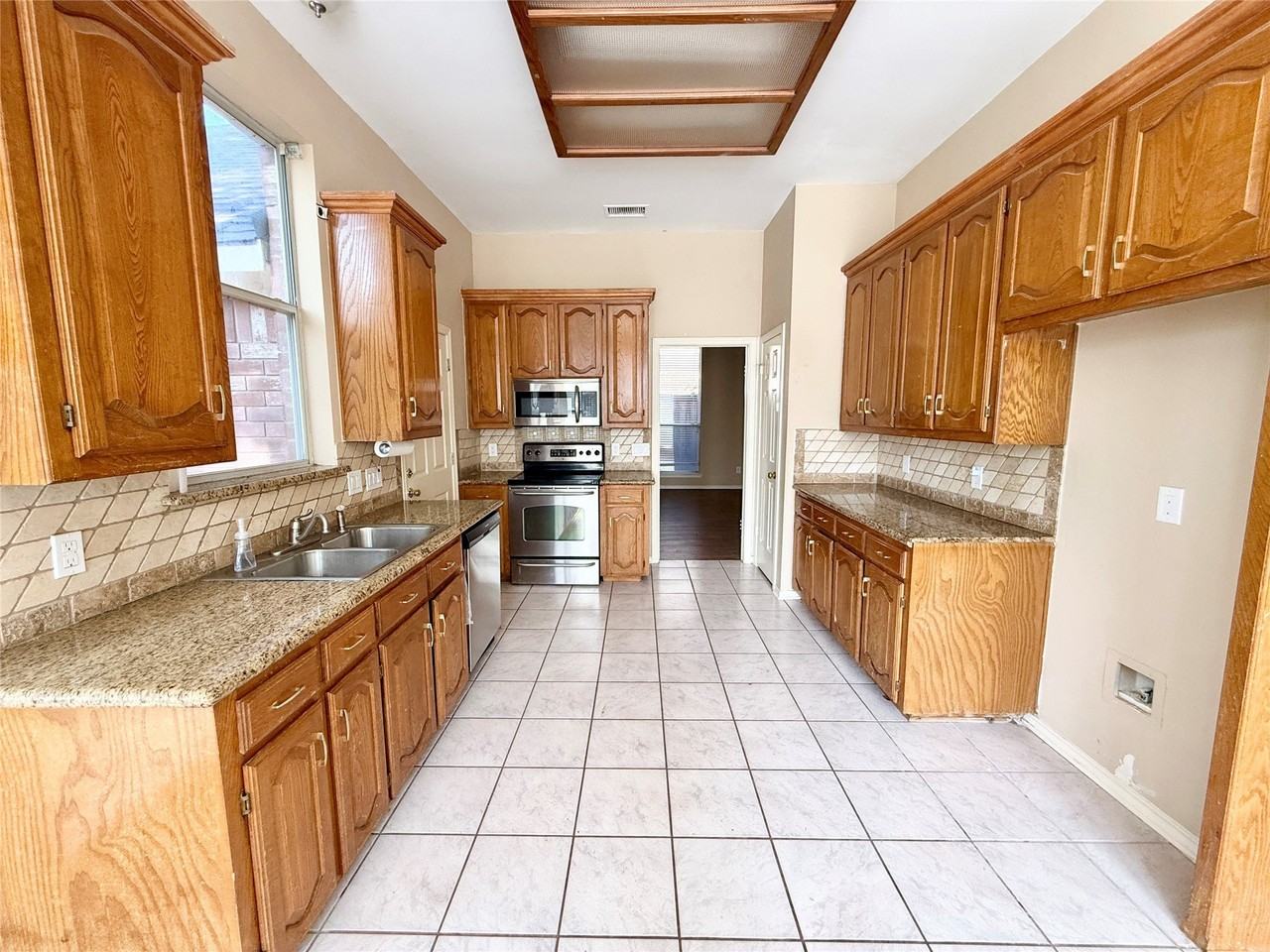 8902 Bayshore Ln - Photo 3 of 7