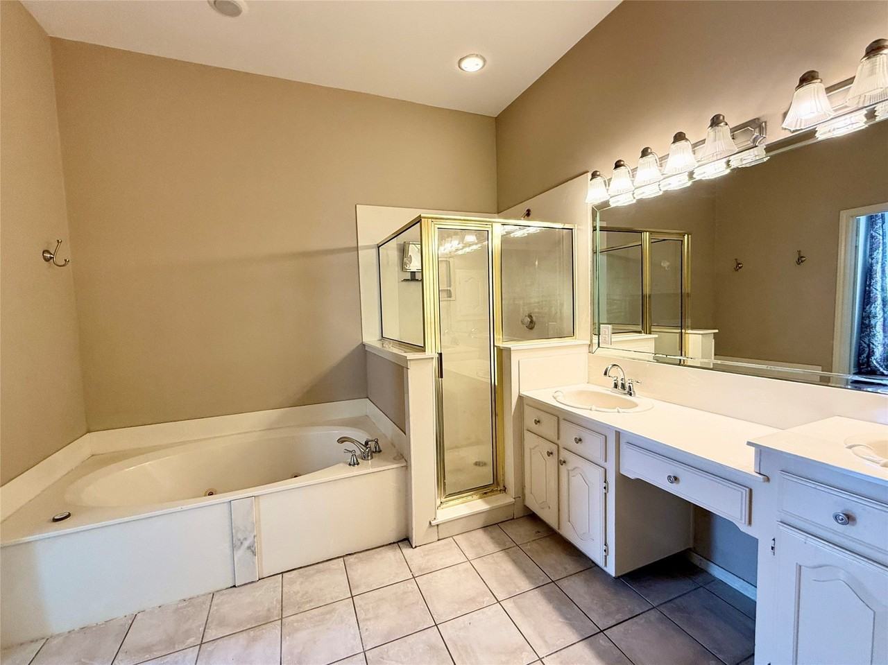 8902 Bayshore Ln - Photo 5 of 7