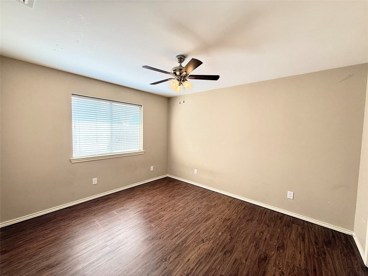 8902 Bayshore Ln - Photo 6 of 7