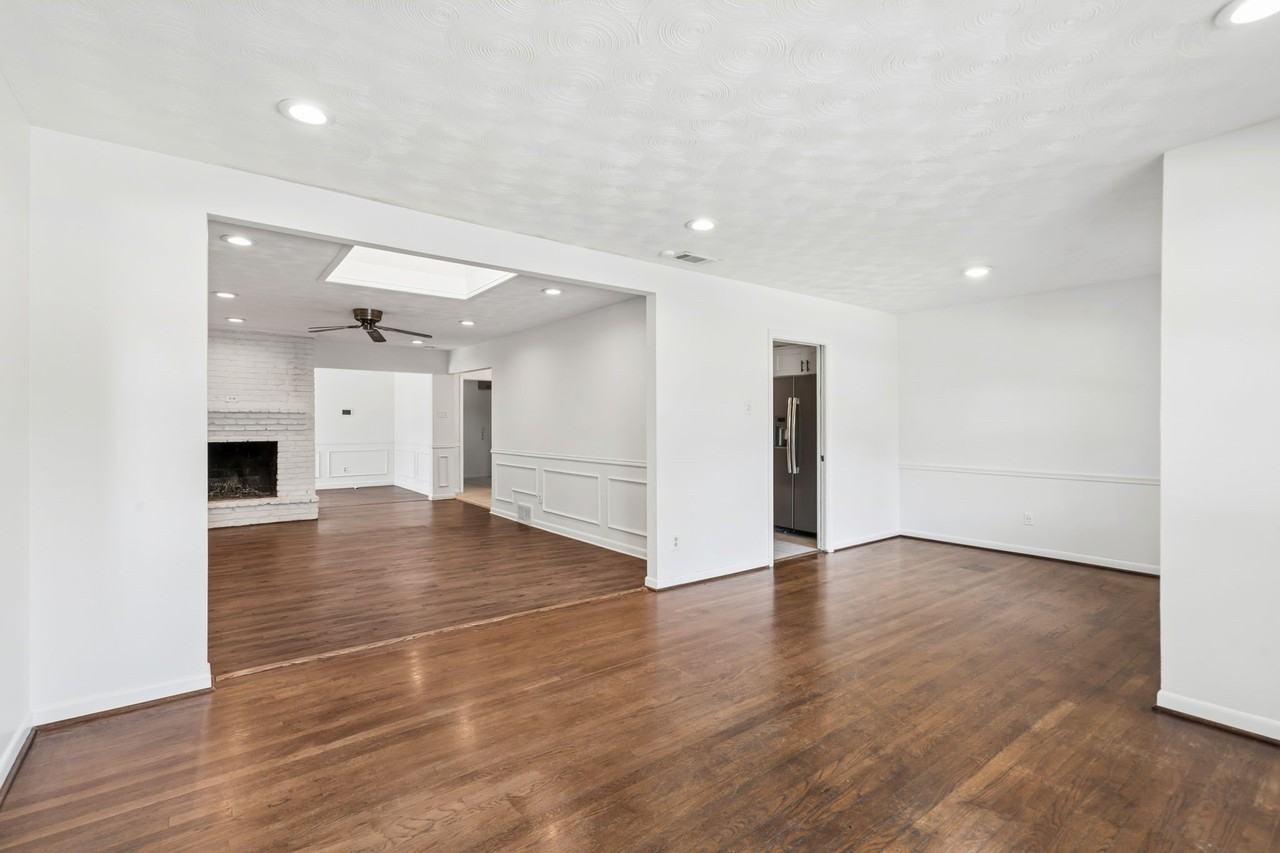 9028 Fringewood Dr - Photo 4 of 35