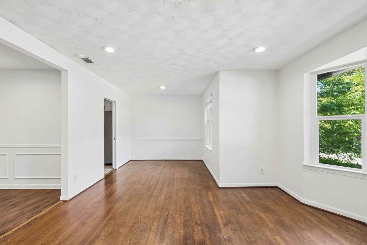 9028 Fringewood Dr - Photo 5 of 35