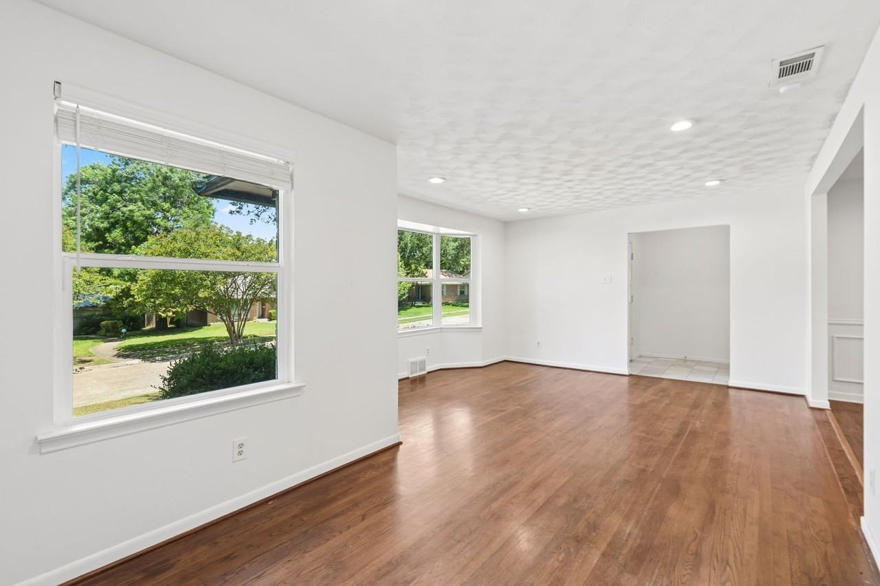 9028 Fringewood Dr - Photo 6 of 35