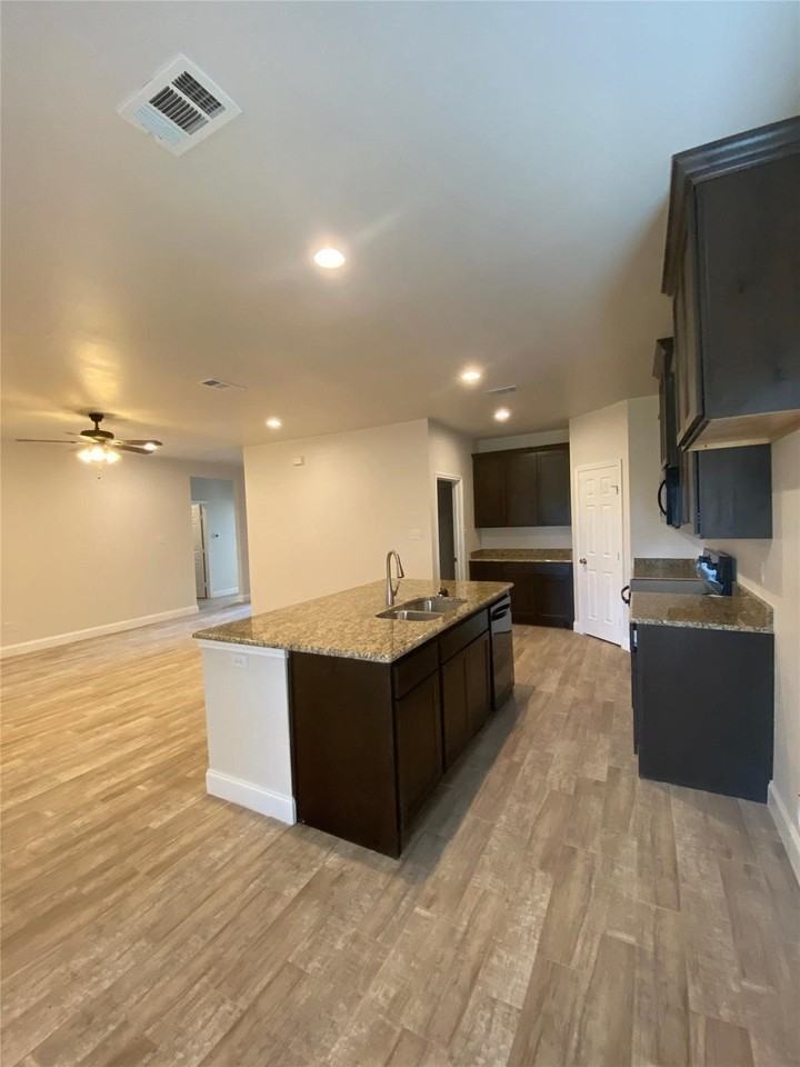 2202 Jones St - Photo 3 of 22
