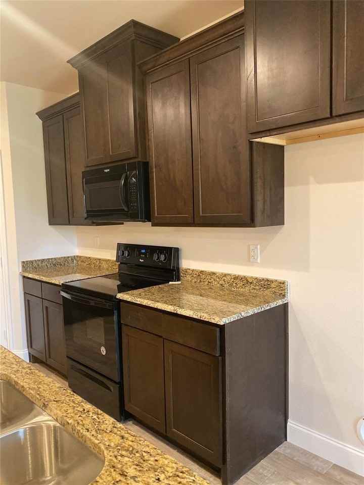 2202 Jones St - Photo 7 of 22
