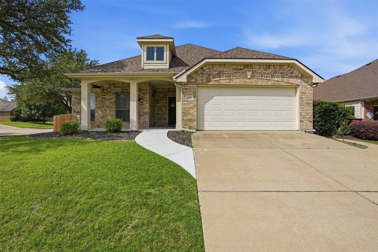 1218 Inglewood Dr - Photo 2 of 28