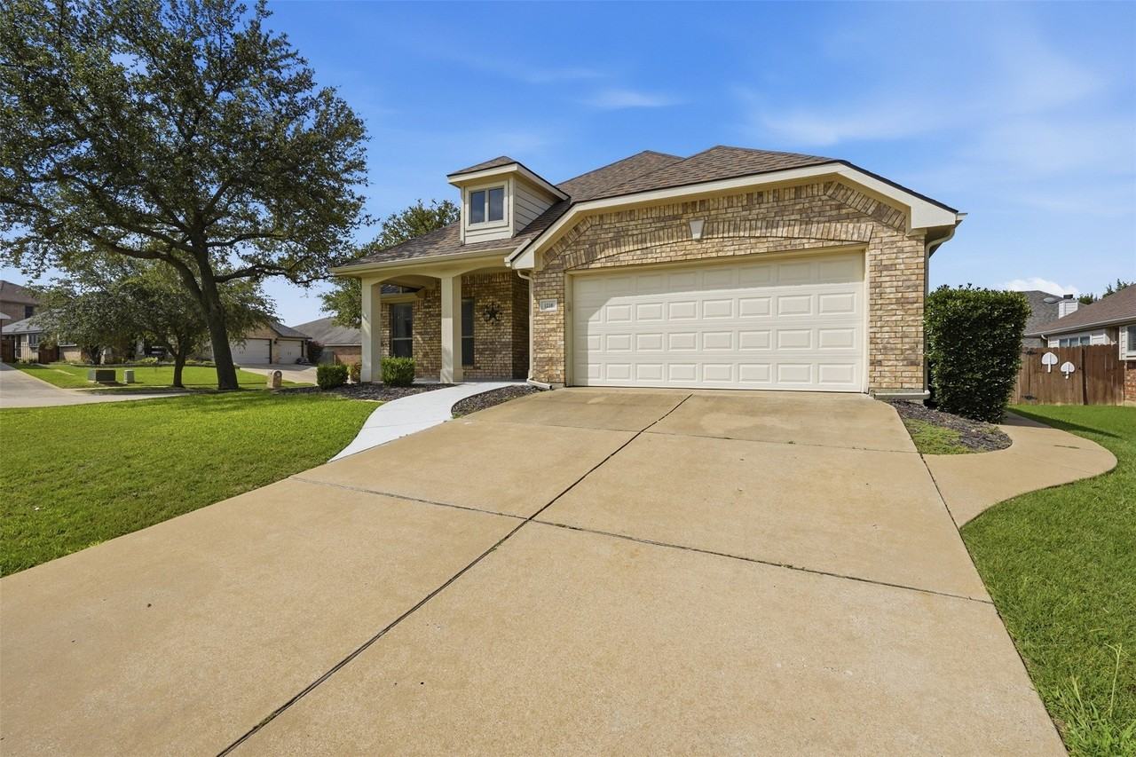 1218 Inglewood Dr - Photo 3 of 28