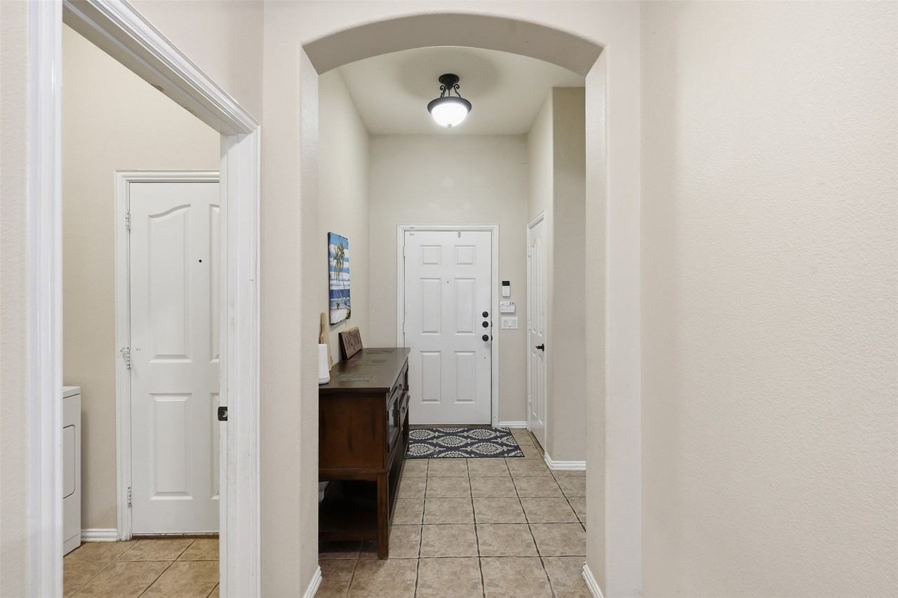 1218 Inglewood Dr - Photo 5 of 28