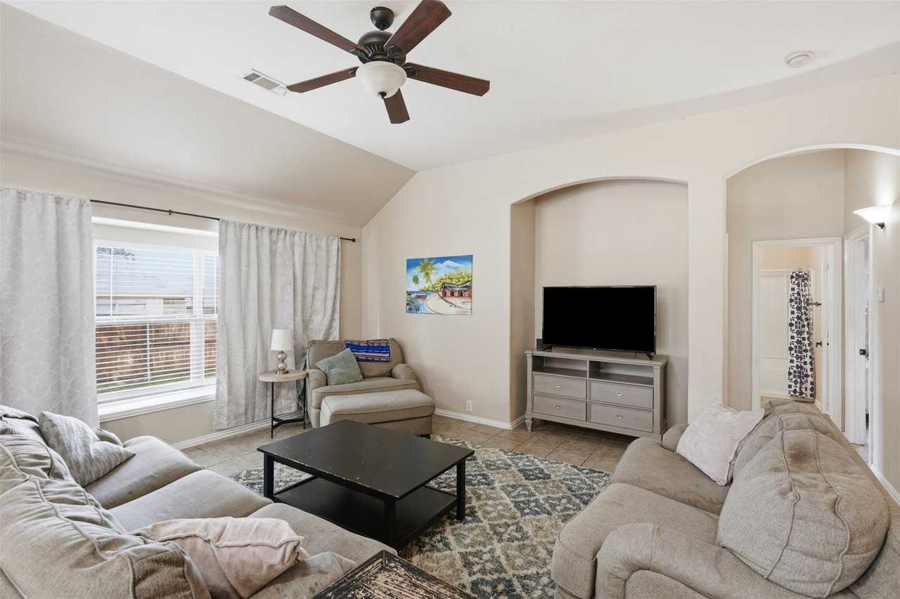 1218 Inglewood Dr - Photo 6 of 28