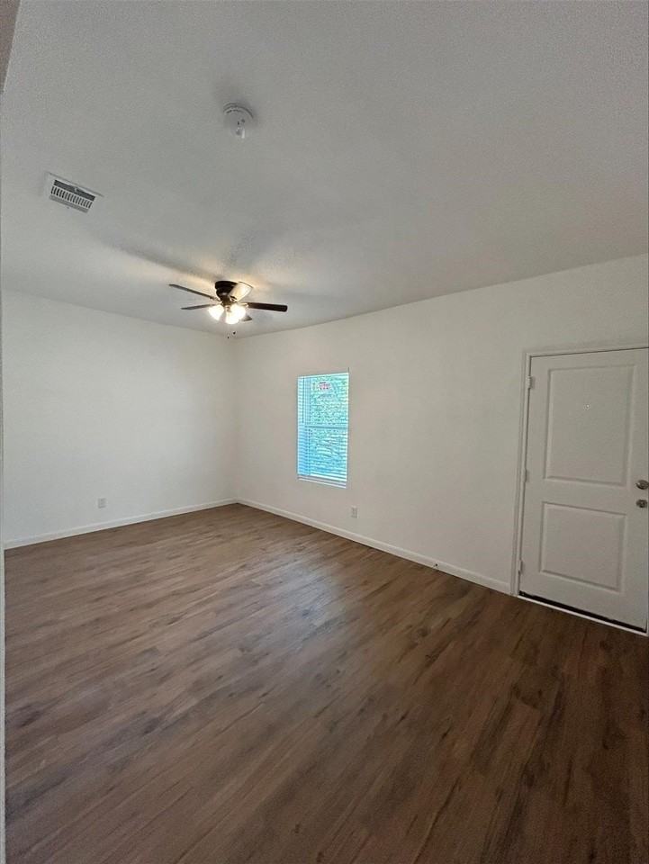 705 E Jones St - Photo 2 of 9