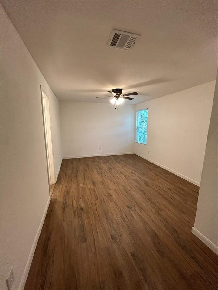 705 E Jones St - Photo 3 of 9