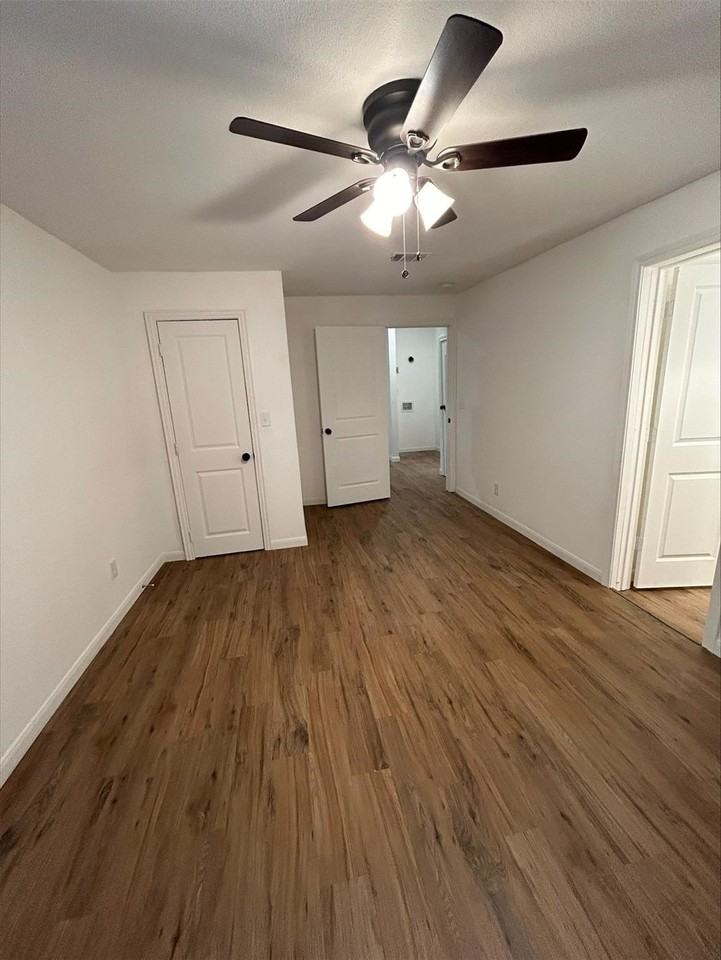 705 E Jones St - Photo 4 of 9