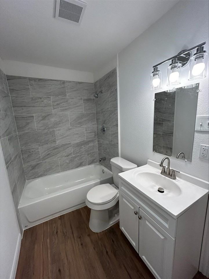 705 E Jones St - Photo 6 of 9