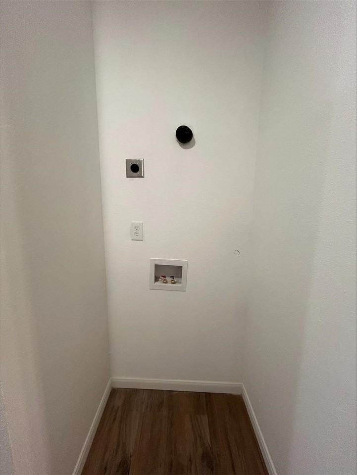 705 E Jones St - Photo 7 of 9