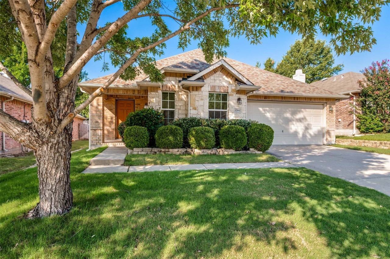 12841 Serenity Dr - Photo 3 of 26