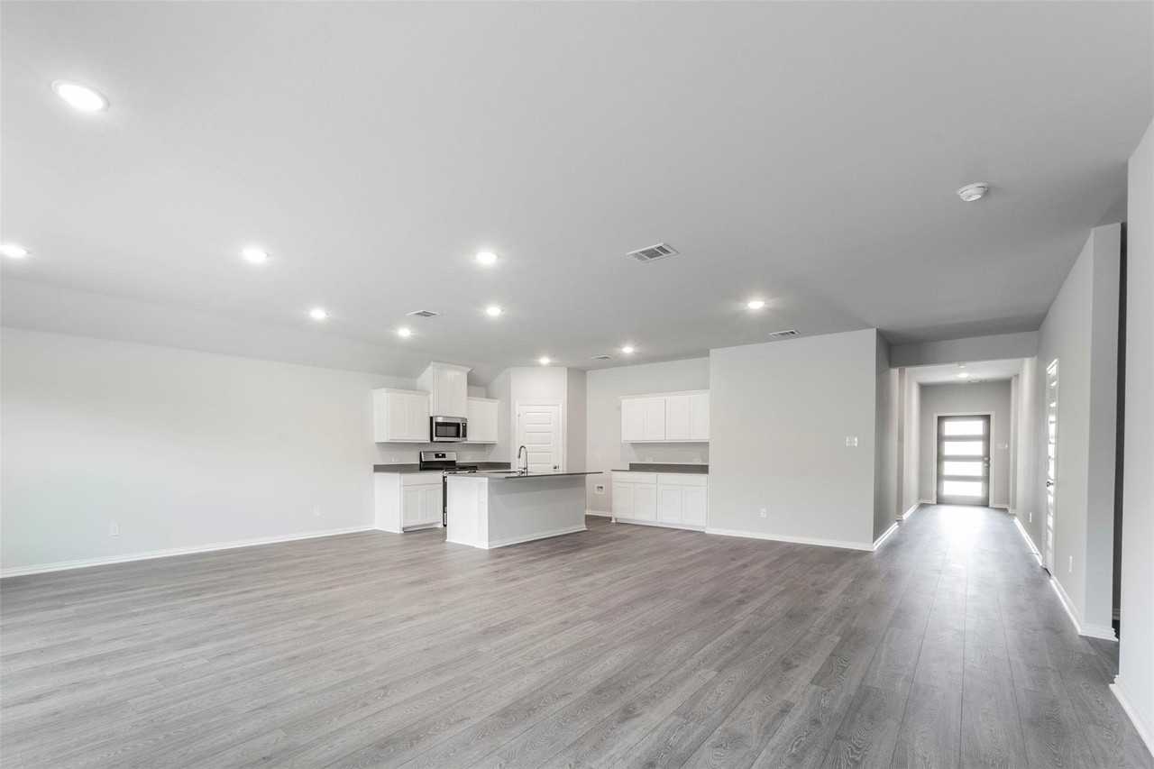 540 Brook View Dr - Photo 2 of 25