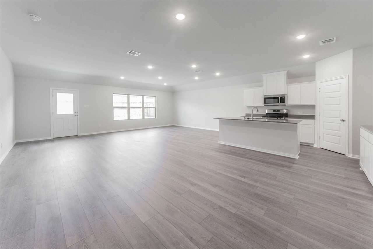 540 Brook View Dr - Photo 4 of 25