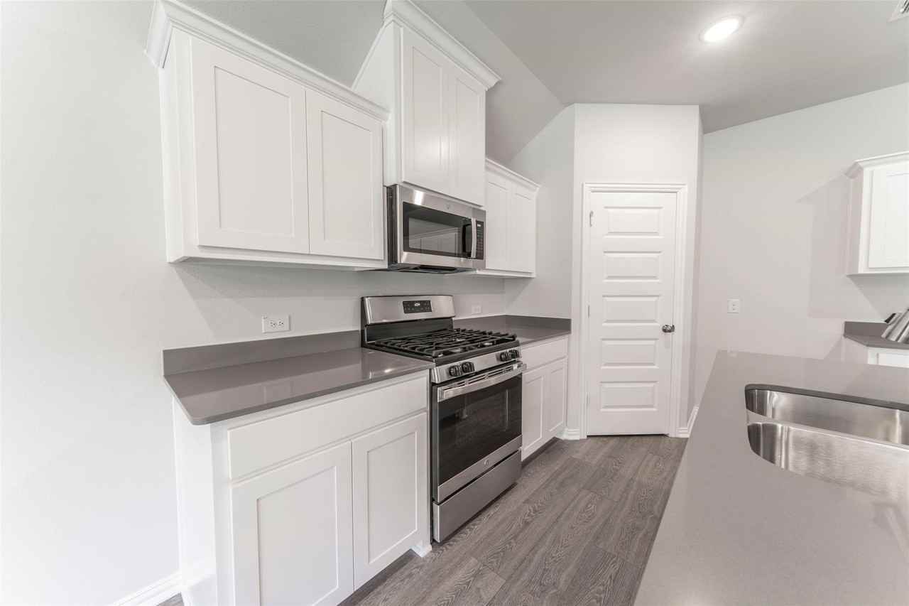 540 Brook View Dr - Photo 5 of 25