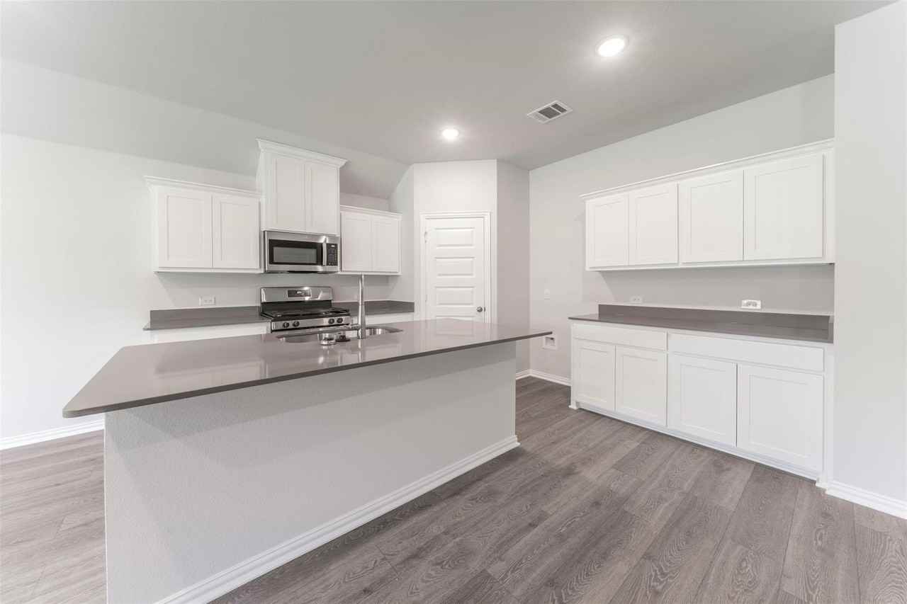 540 Brook View Dr - Photo 7 of 25